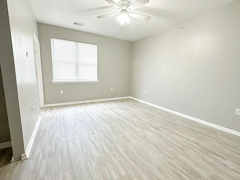 912 Southmoor Dr #203 — Photo 16