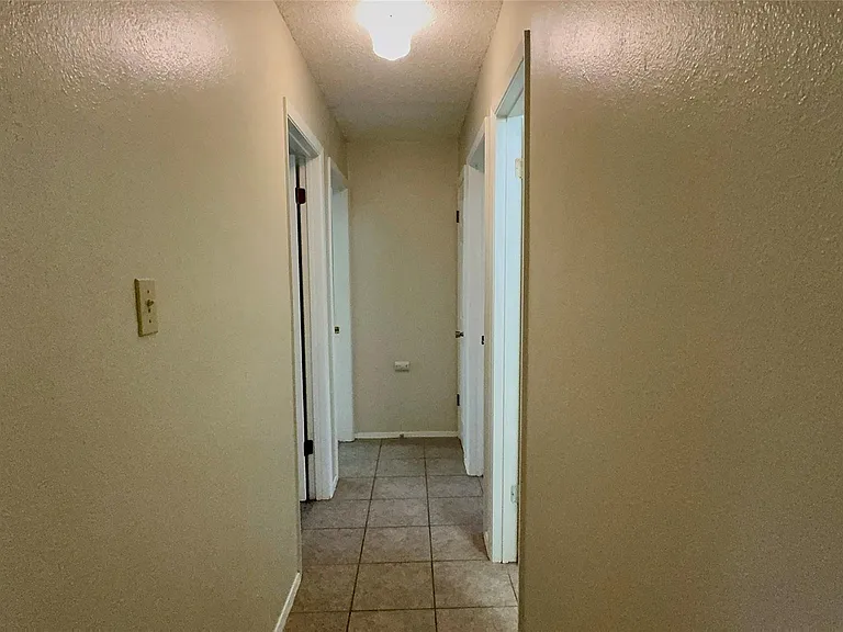 1213 Kenyon Dr — Photo 9