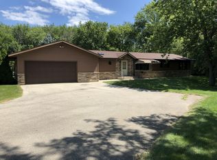 10534 S Nicholson Rd, Oak Creek, WI 53154