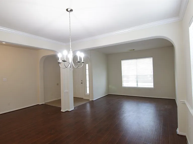 2027 Creek Run Dr — Photo 2