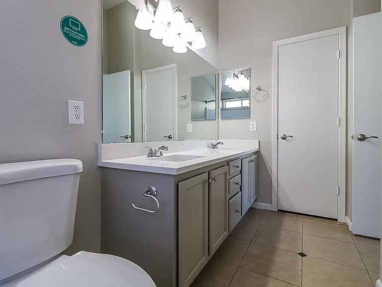 8936 W Fullam St — Photo 11