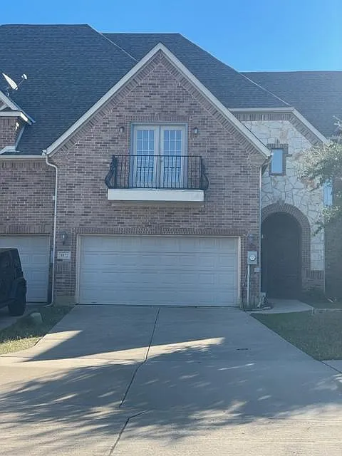 1872 Leann Ln — Photo 2