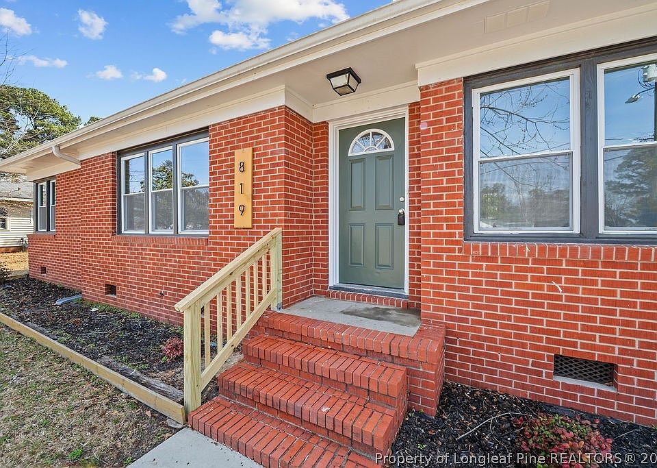 1st image of 819 Sandalwood Dr