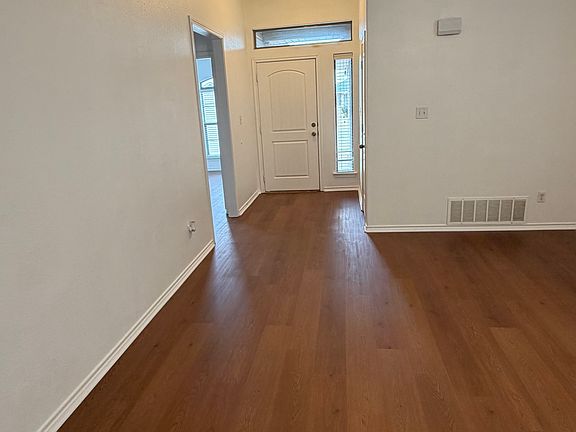 4th image of 809 Shea Ln