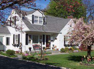 105 Spencer St, Farmingdale, NY 11735
