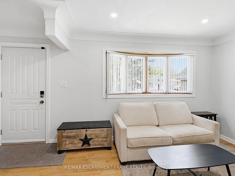95 E 18th St #1 — Photo 13