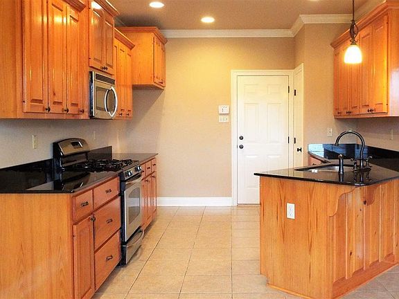 3rd image of 9322 Highland Oaks Ave