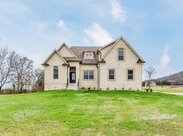 1745 Bass Rd, Bethpage, TN 37022
