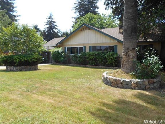3rd image of 704 W Roseburg Ave