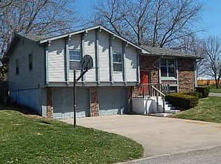 1202 Hilltop Dr, Carrollton, MO 64633