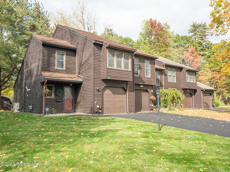 2nd image of 418 Greenhill Court