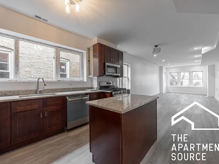 1014 N Hamlin Ave #2 — Photo 2