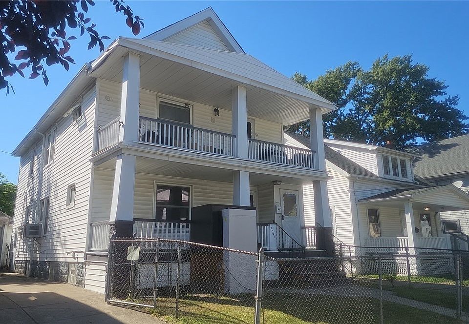 1st image of 2040 W 99th St