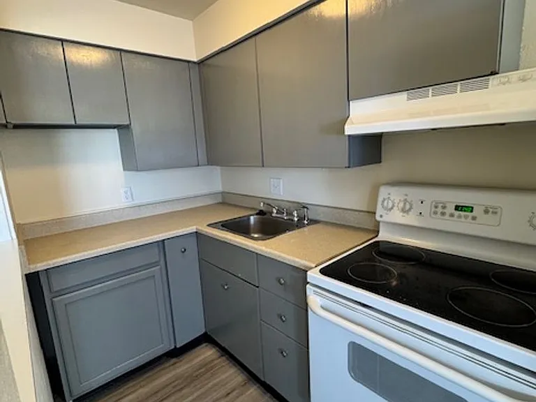 Boulder Manor — Photo 16