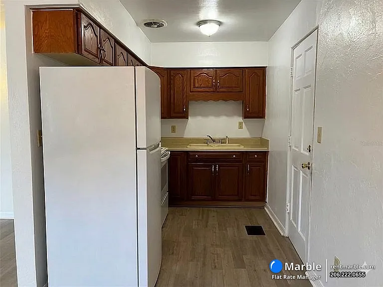 501 SE 14th St — Photo 6