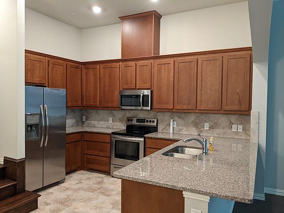 5th image of 2571 Sarah Ln