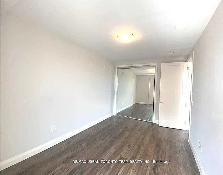 118 King St E #621 — Photo 21