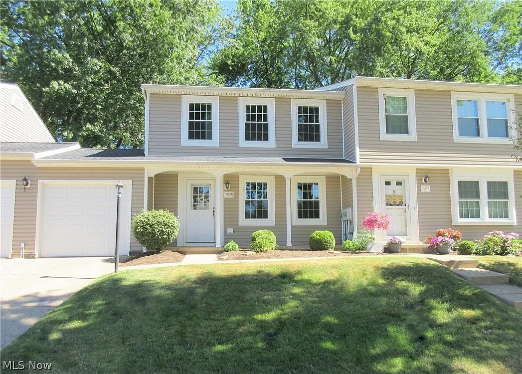 7403 N Chestnut Commons Dr Unit J photo 1