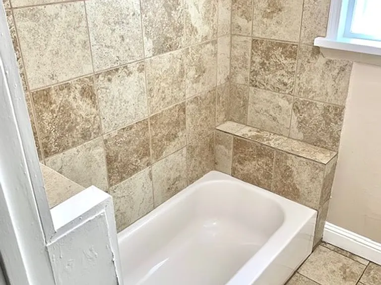 sF01537 — Photo 15