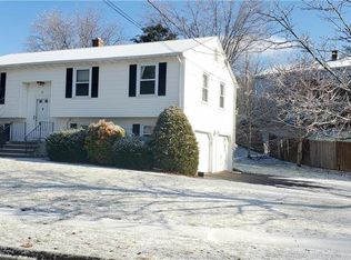 90 Robertson Rd, Hamden, CT 06518