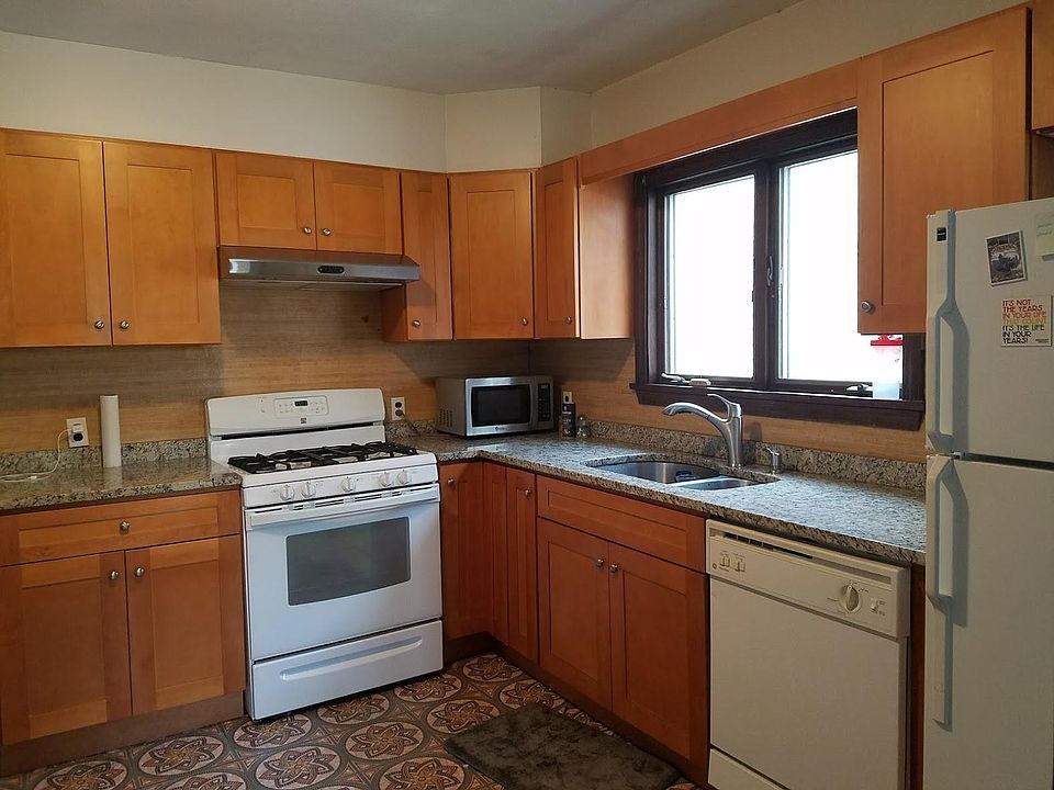 1st image of 20 Maple St