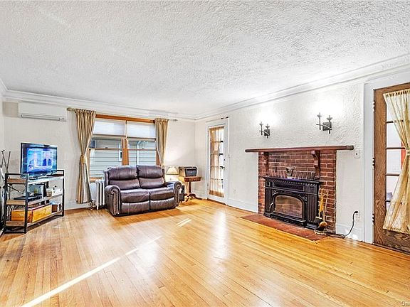 2nd image of 89 Smith Ave