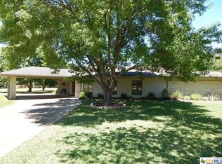 8 Trophy Ln, New Braunfels, TX 78132