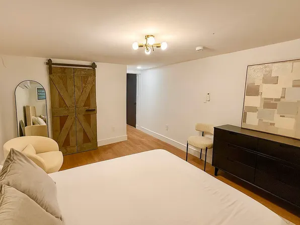 1853 Cornelia Street image 9 of 11