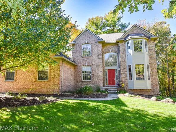 4688 McDonald Ct, Brighton, MI 48116