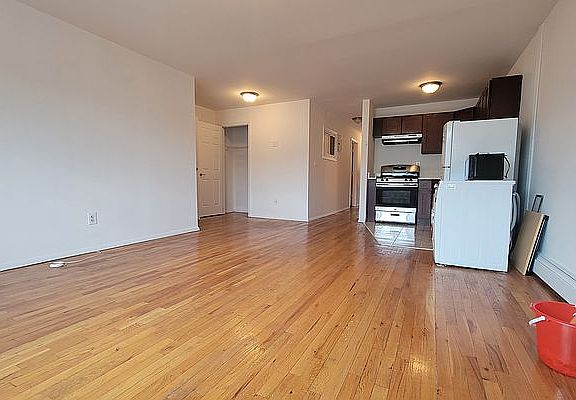 3rd image of 321 Winthrop St #3