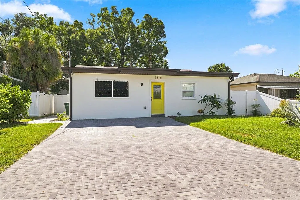 4 bed, 2.0 bath, 1224 sqft, $4,600 — Photo 3