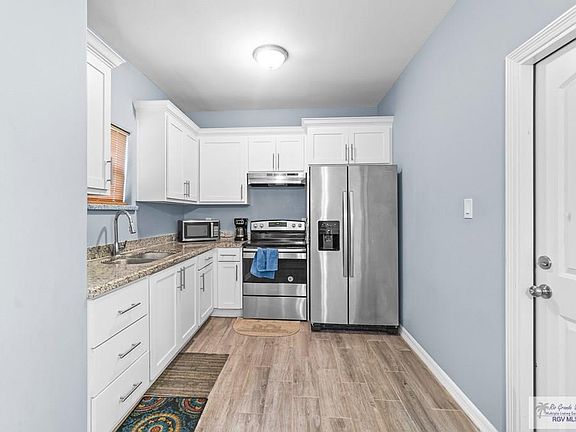 3rd image of 825 Alexandria Ave