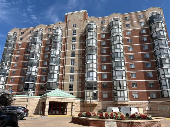 24 Courthouse Sq APT 912, Rockville, MD 20850