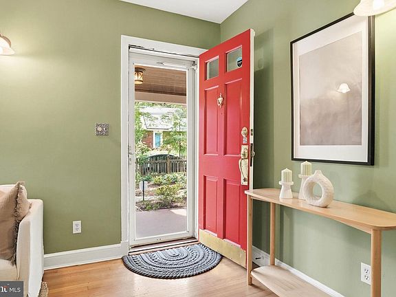 3rd image of 4003 Oglethorpe St