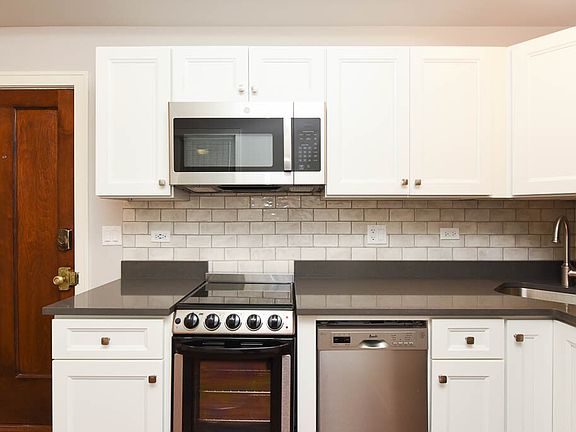 4th image of 640 W Wrightwood Ave #D801
