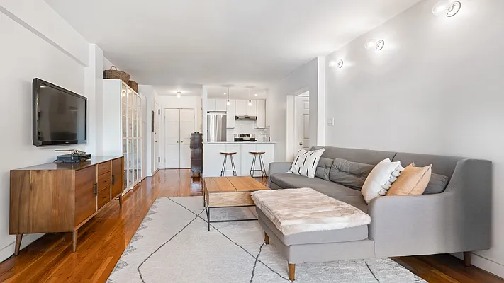 Sold by Garfield Realty  | media 3