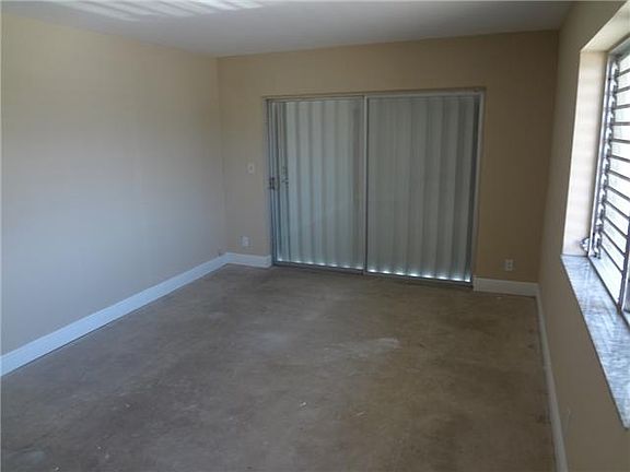 2nd image of 1430 NE 170th St APT 323