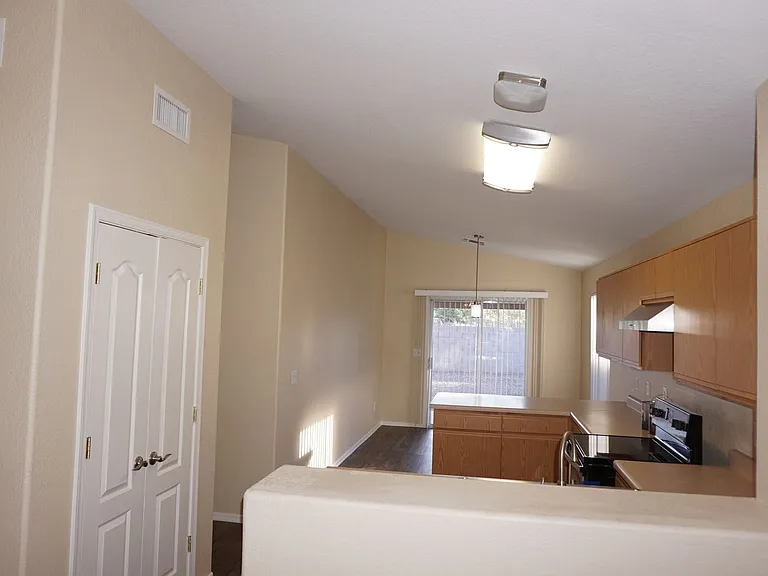 2201 S Saint Suzanne Dr — Photo 10