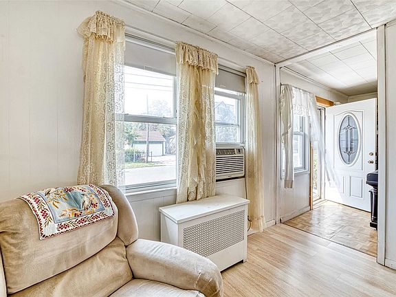 4th image of 623 Jennings Ave