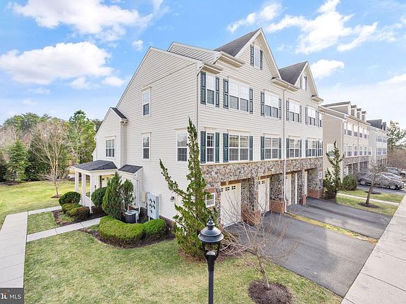 3rd image of 11160 Wortham Crest Cir #109