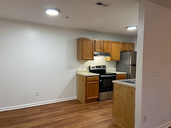 2nd image of 424 Acorn Grove Ln #F