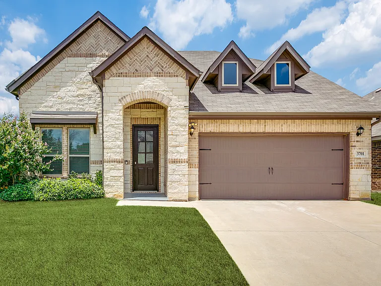 3701 Trillium Dr — Photo 1