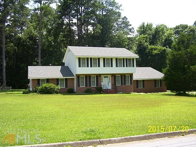1618 Pinebrook Dr photo 1