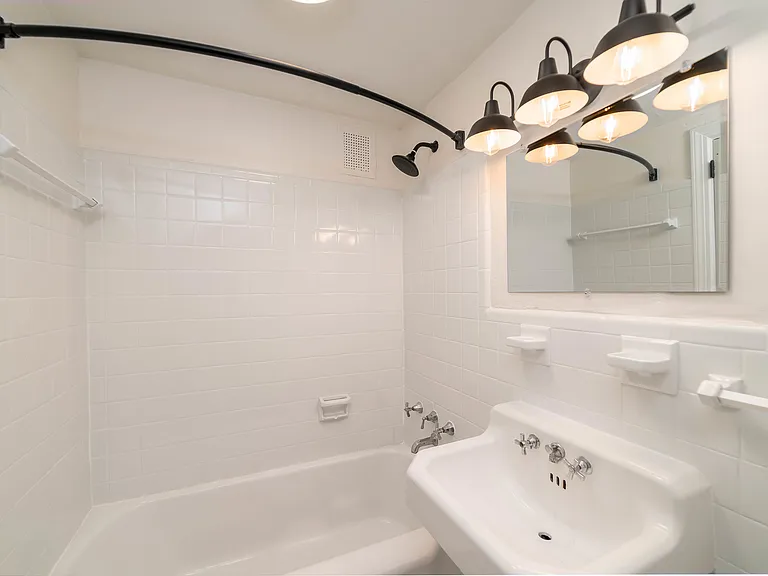 Sherwood Flats — Photo 16