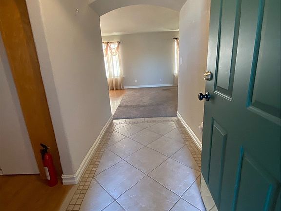3rd image of 1427 W Evergreen Ln