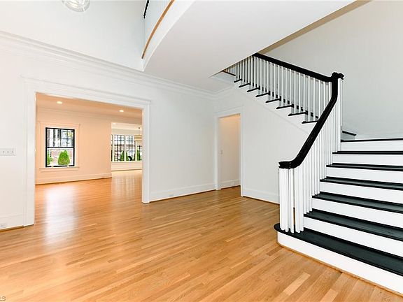 5th image of 305 W Bessemer Ave
