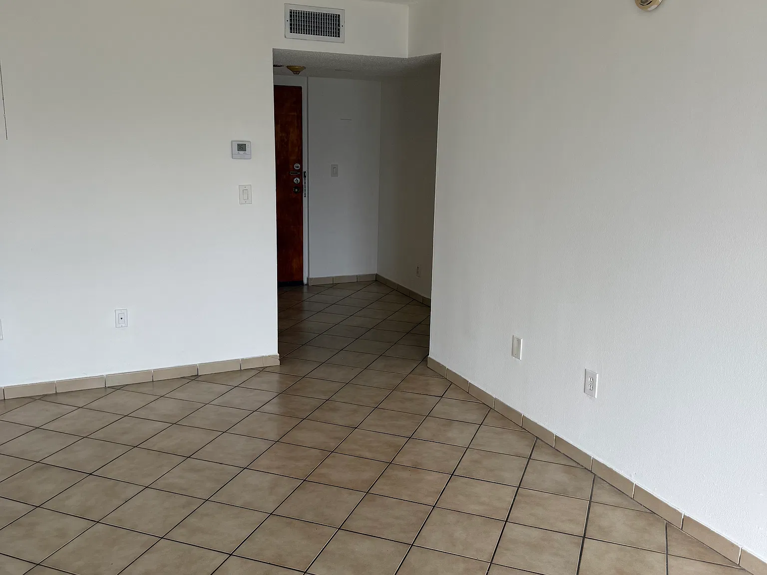 2 bed, 935 sqft, $2,200 — Photo 3