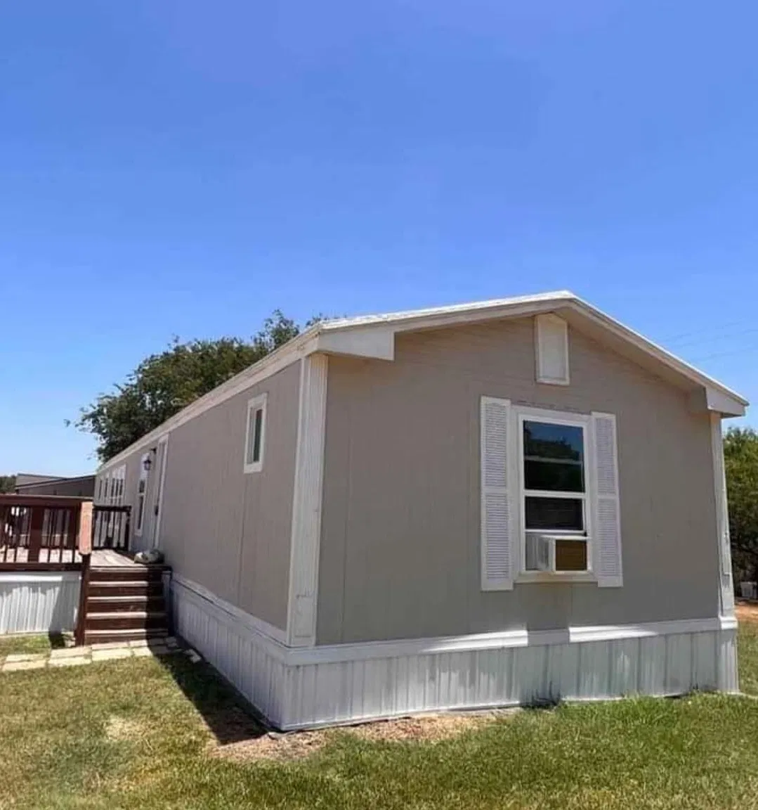3 bed, 1250 sqft, $1,350 — Photo 2
