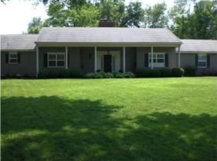 8900 Mohawk Rd, Leawood, KS 66206