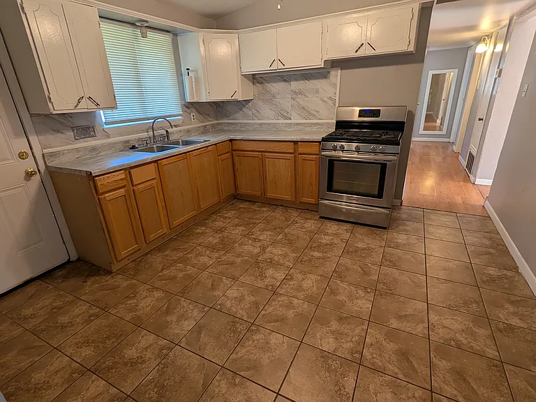 3401 NW Williams Ave — Photo 7
